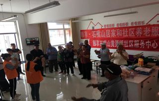 黄渠桥社区迎来“幸福颐享”养老大集，定制化服务点亮银龄生活